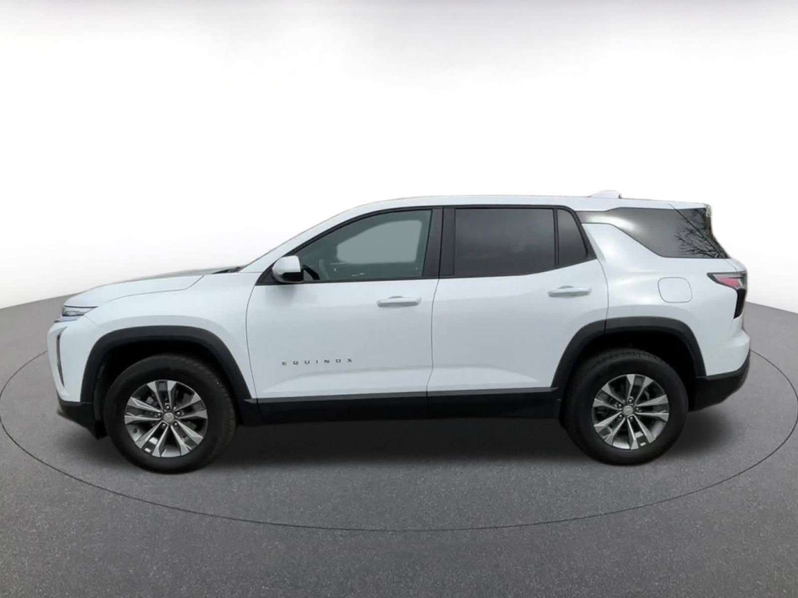 Used 2025 Chevrolet Equinox LT image 9