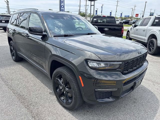 Used 2024 Jeep Grand Cherokee L Limited w/ Black Appearance Package AWD/4WD image 3