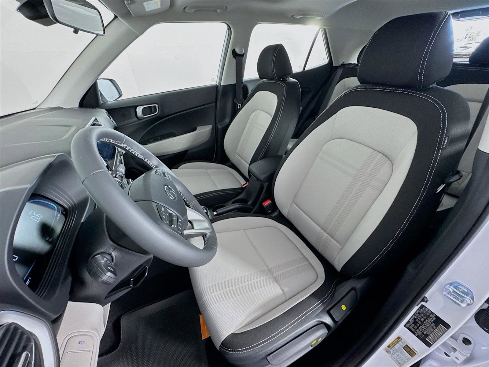 New 2025 Hyundai Venue SEL image 11