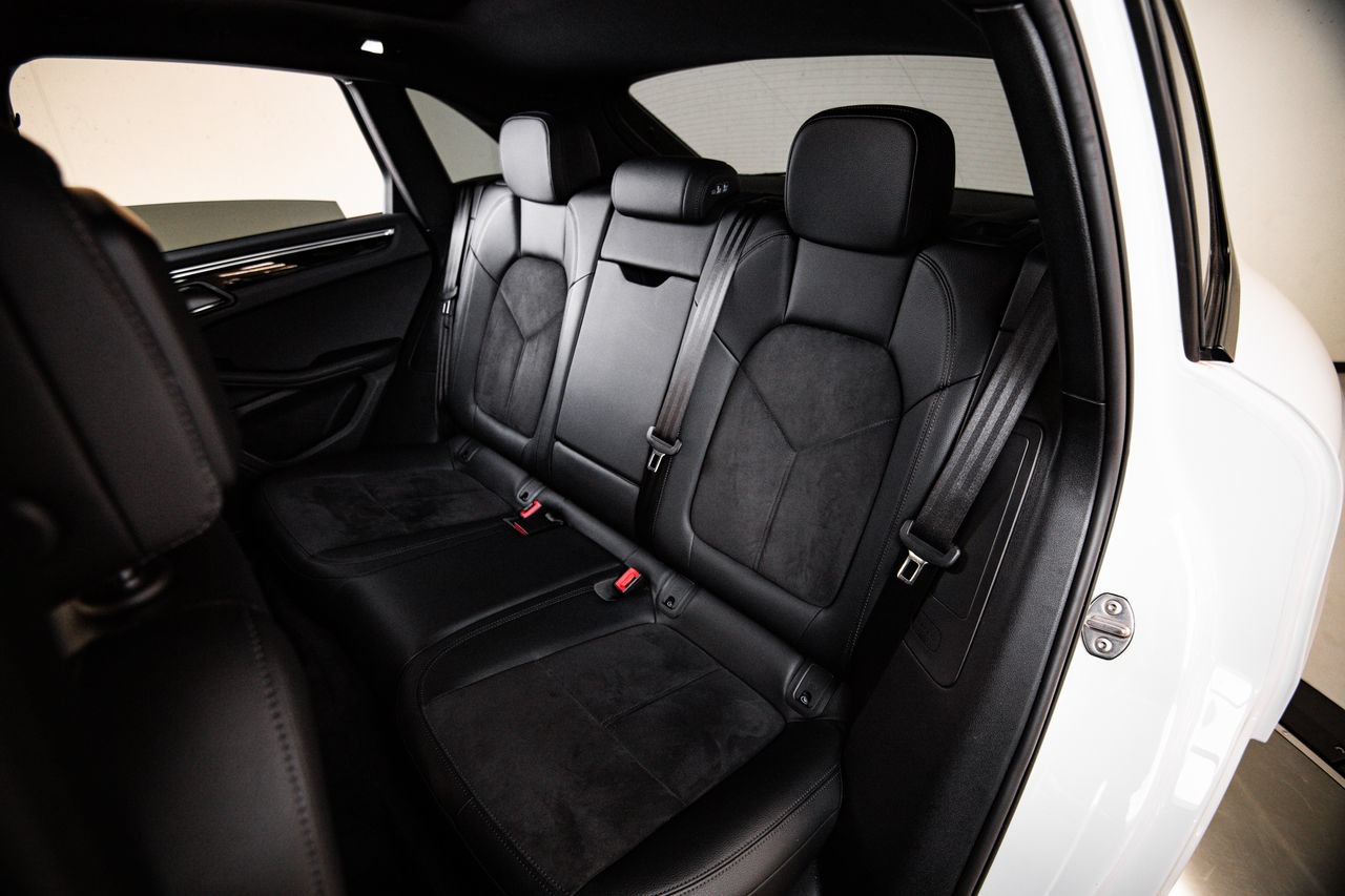 Certified 2021 Porsche Macan AWD/4WD image 24