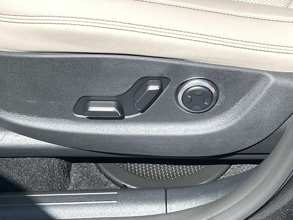 New 2027 Genesis GV70 2.5T AWD/4WD image 16