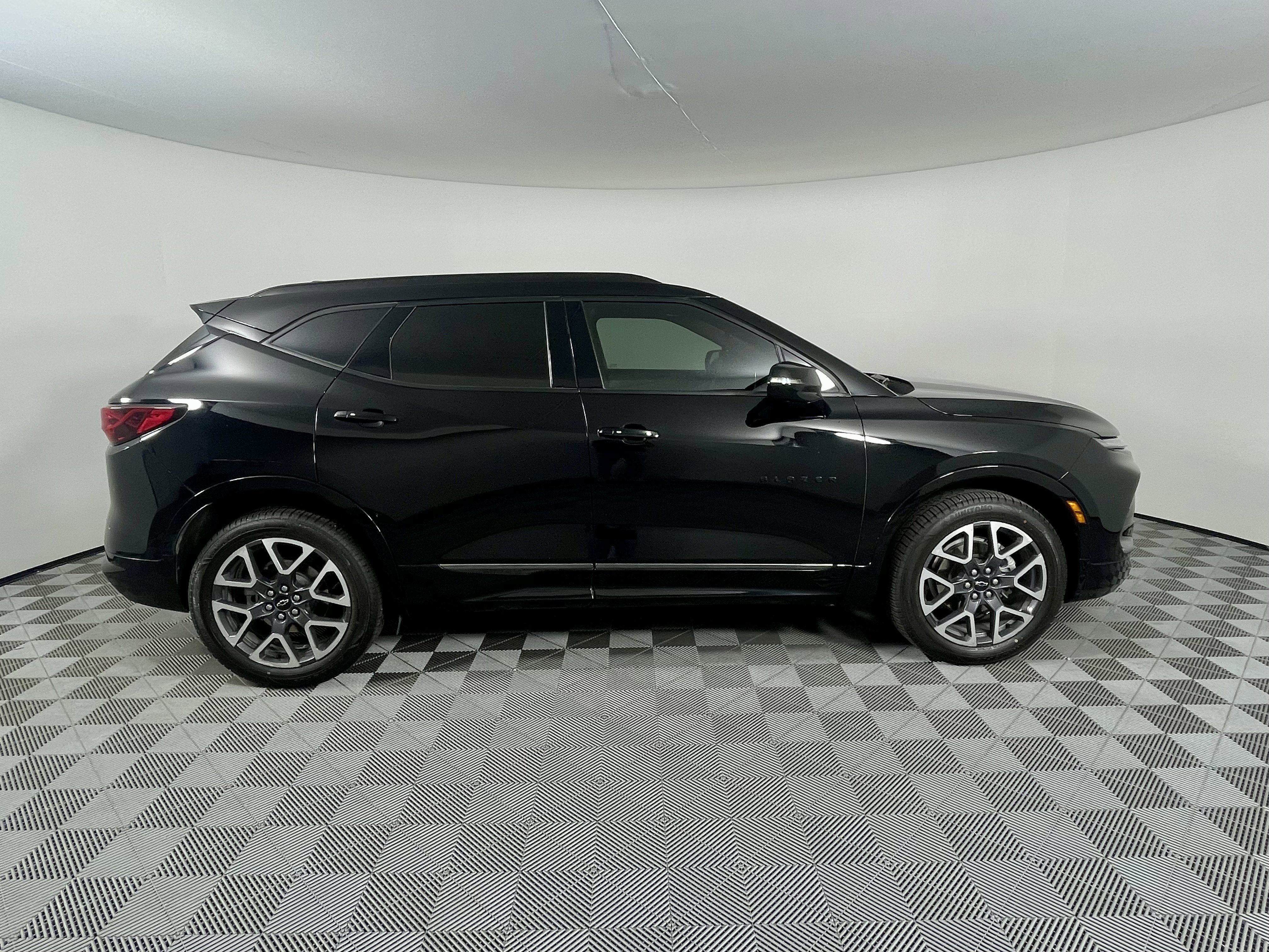 Used 2023 Chevrolet Blazer RS w/ Driver Confidence II Package image 6