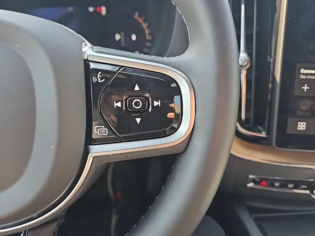 Used 2026 Volvo XC60 B5 Plus w/ Protection Package Premier AWD/4WD image 18
