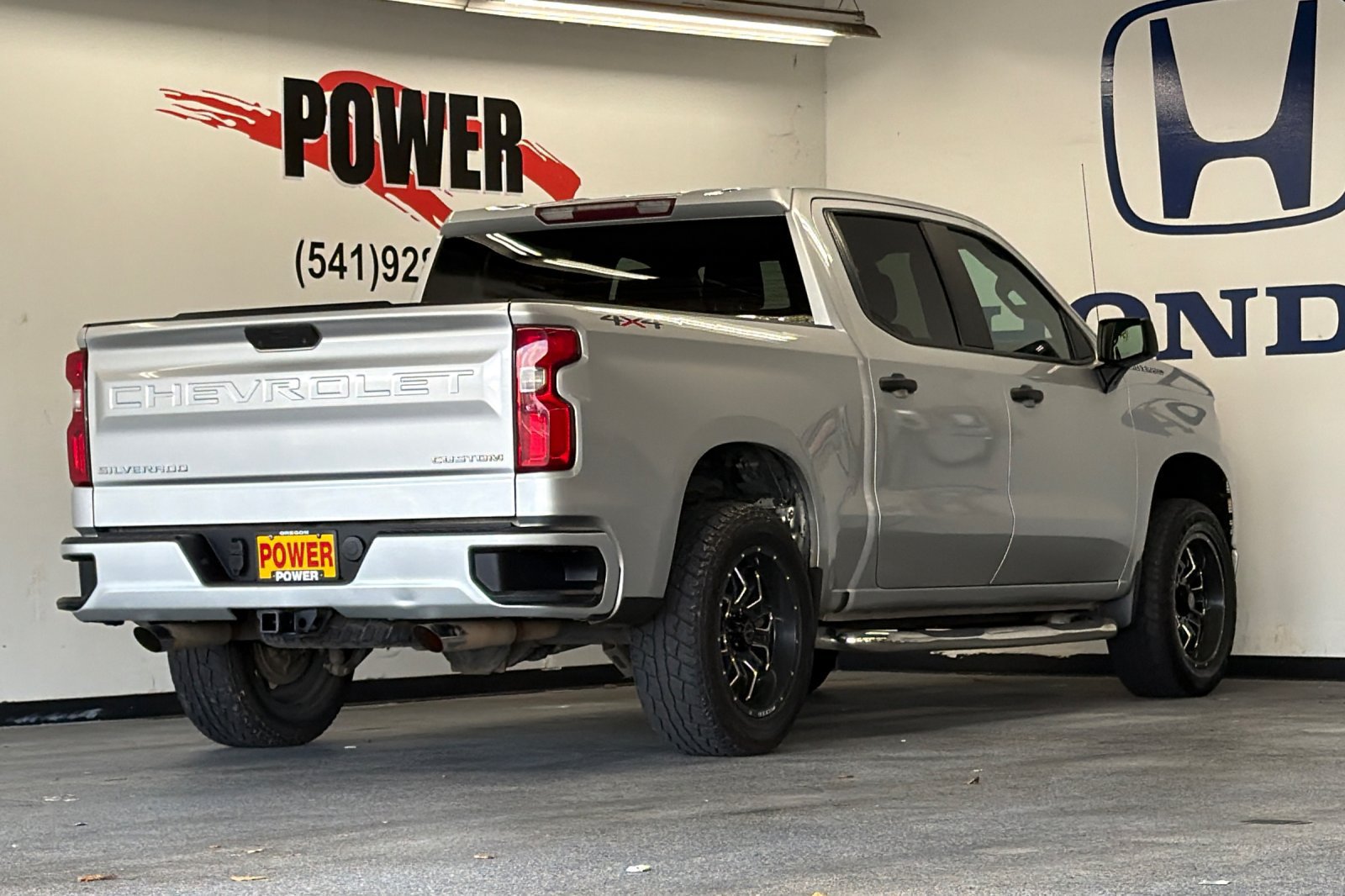 Used 2019 Chevrolet Silverado 1500 Custom w/ Custom Value Package AWD/4WD image 3