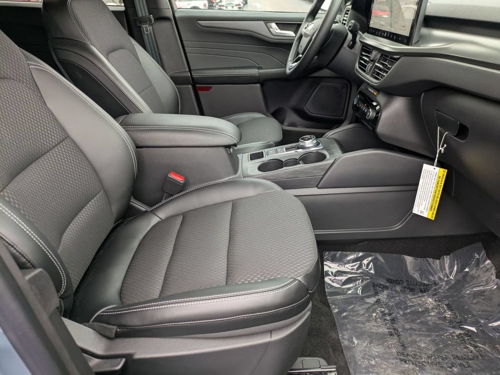 New 2024 Ford Escape SE FWD image 43