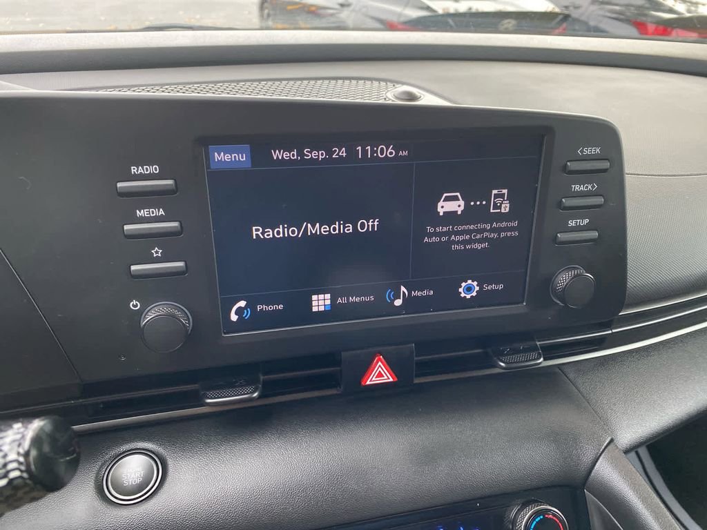 Certified 2025 Hyundai Elantra Sport image 16