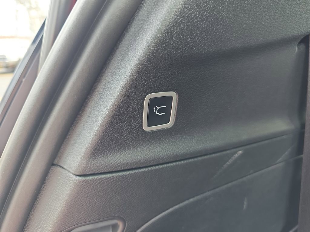 Used 2025 Chrysler Pacifica Limited image 14