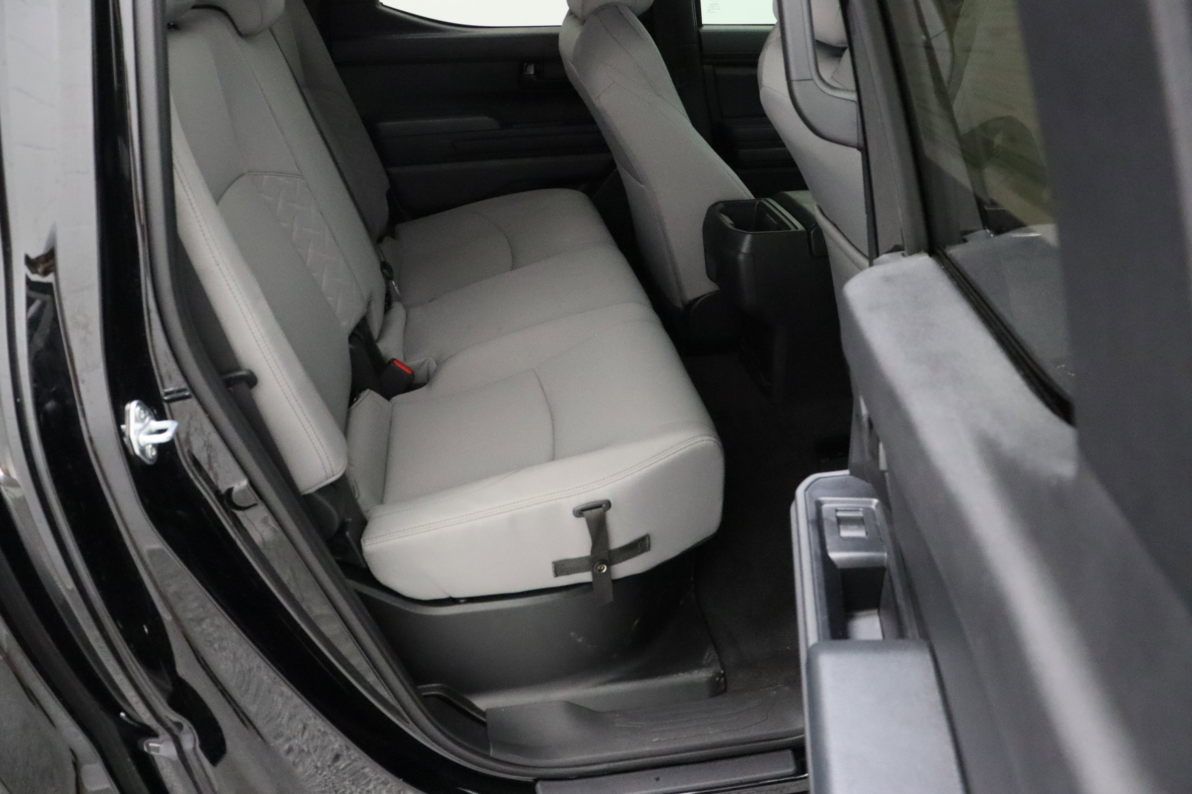 Used 2025 Toyota Tacoma SR5 AWD/4WD image 33