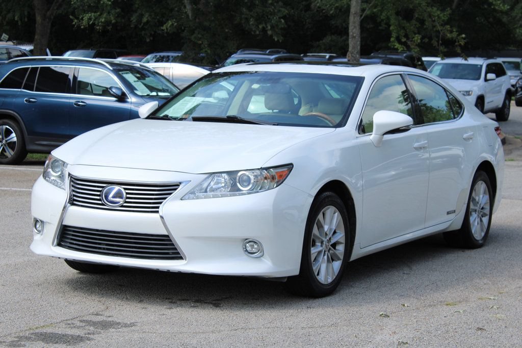 Used 2014 Lexus ES 300h w/ Luxury Package w/Bamboo Trim FWD image 3