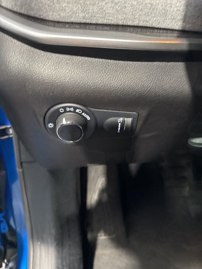 Used 2023 Jeep Compass Sport image 33