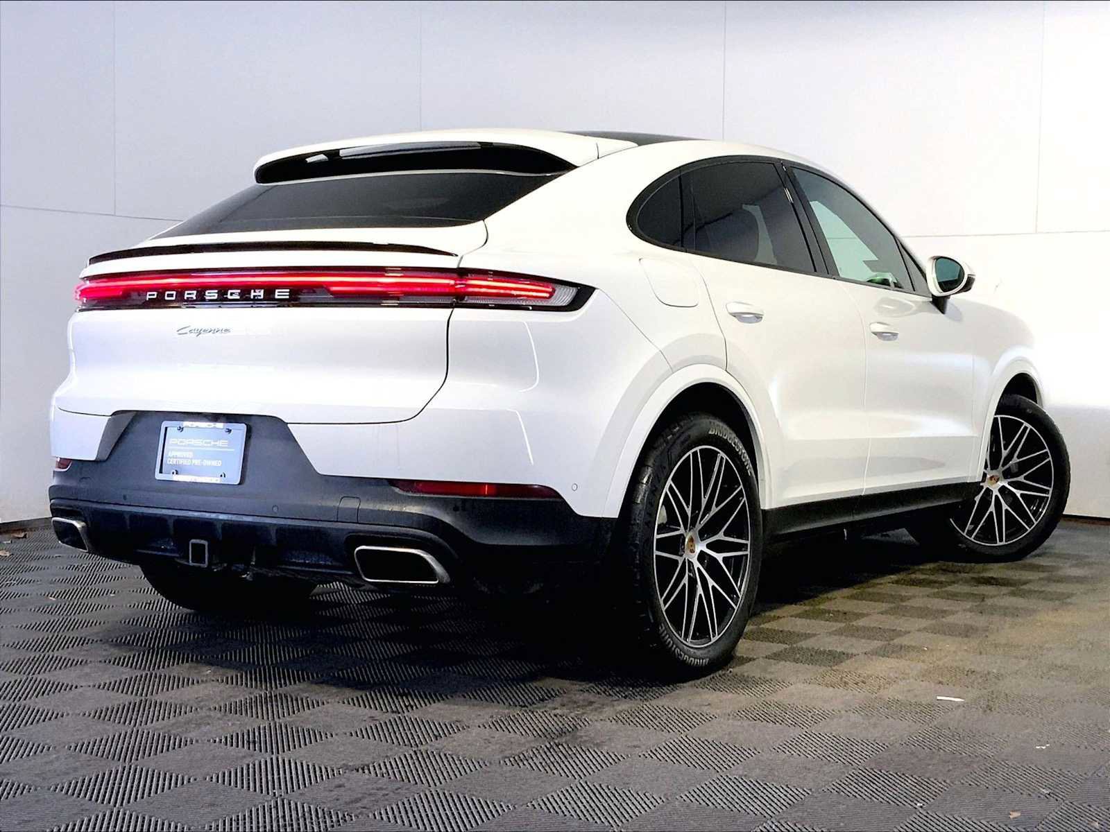 Certified 2024 Porsche Cayenne Coupe image 7