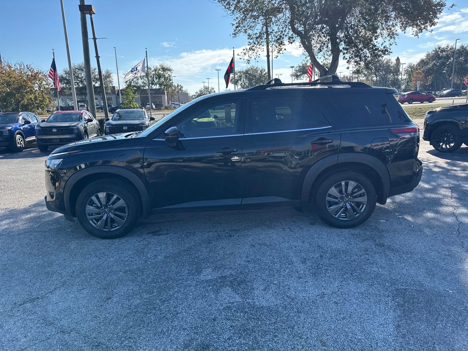 Certified 2024 Nissan Pathfinder SV image 9