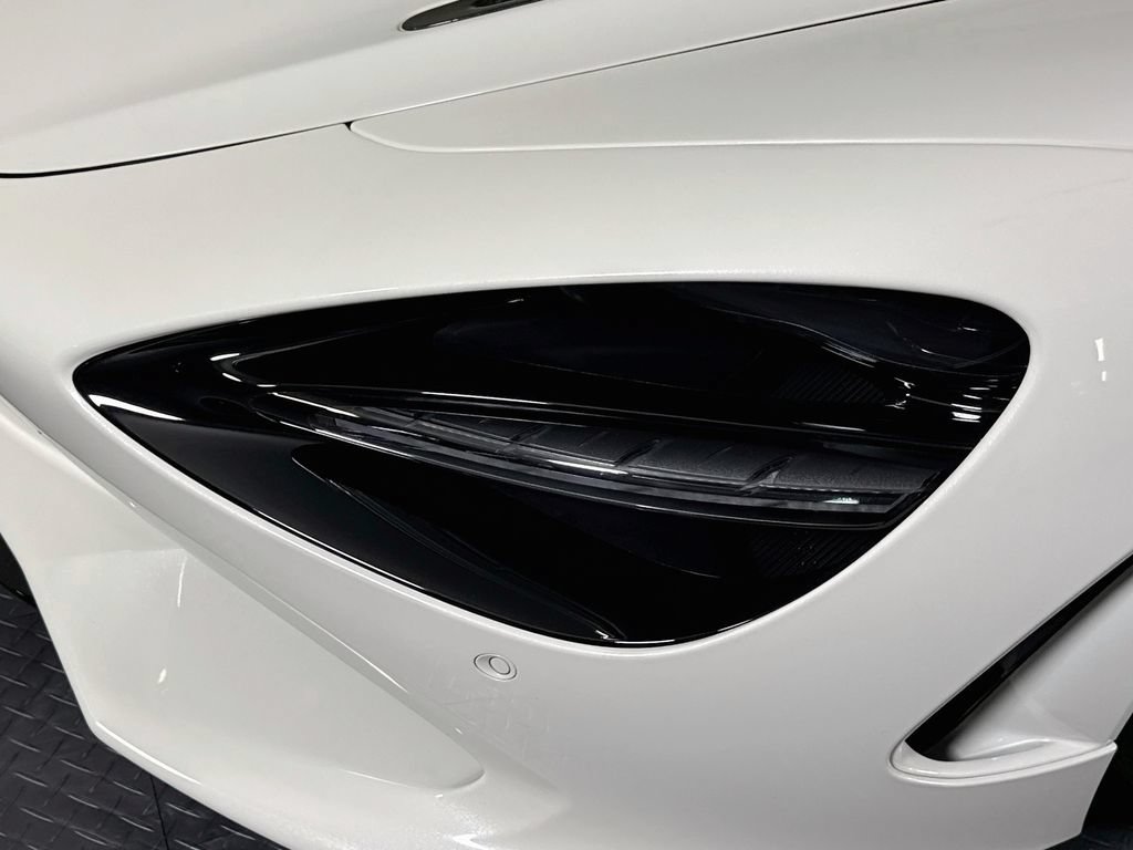 Used 2025 McLaren 750S Spider RWD image 25