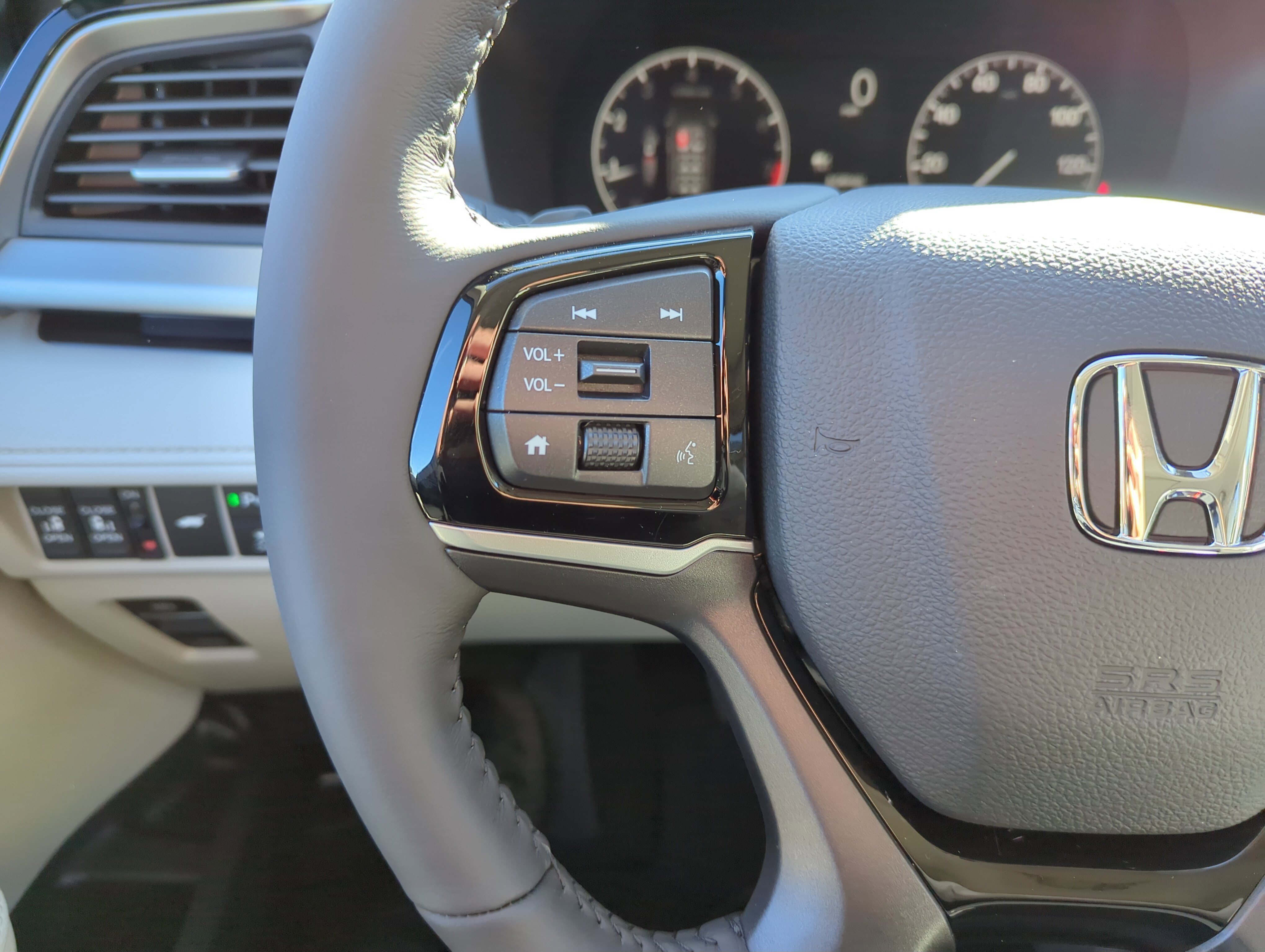 New 2026 Honda Odyssey Touring image 23