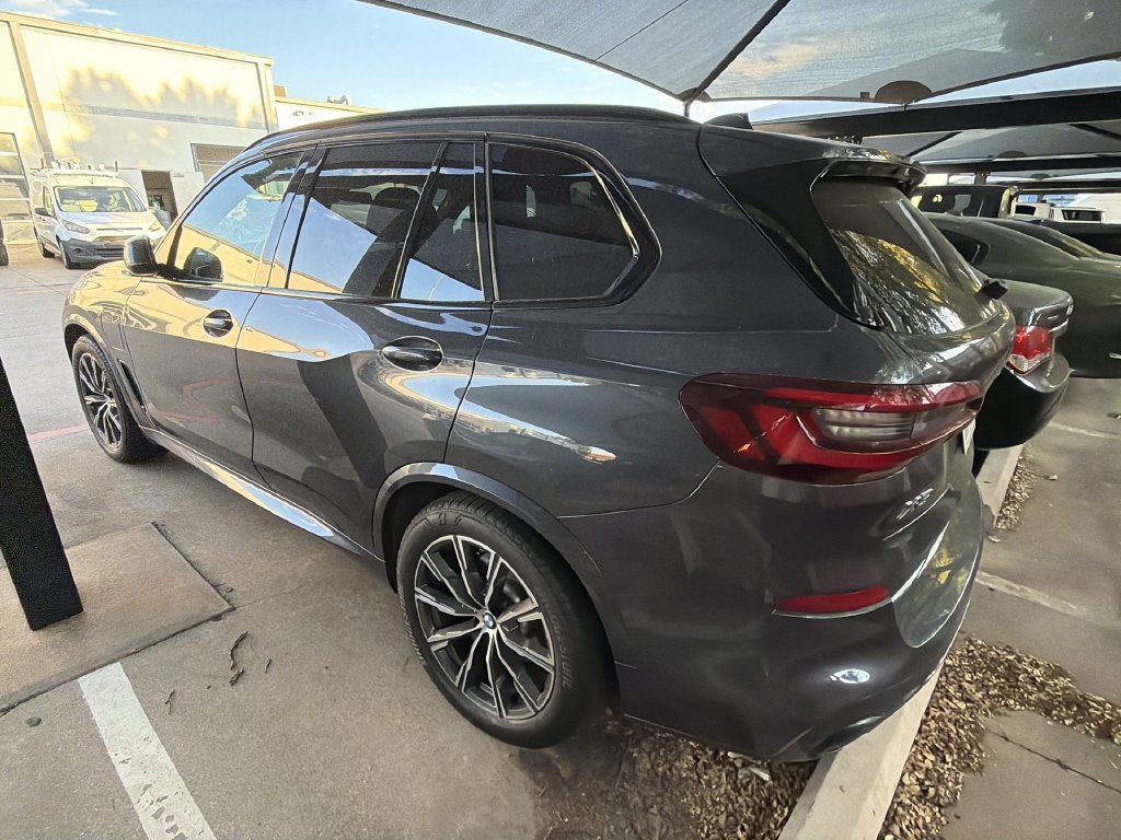 Used 2021 BMW X5 xDrive45e w/ M Sport Package AWD/4WD image 4