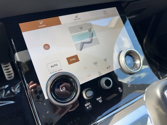 Used 2022 Land Rover Range Rover Evoque R-Dynamic SE image 24