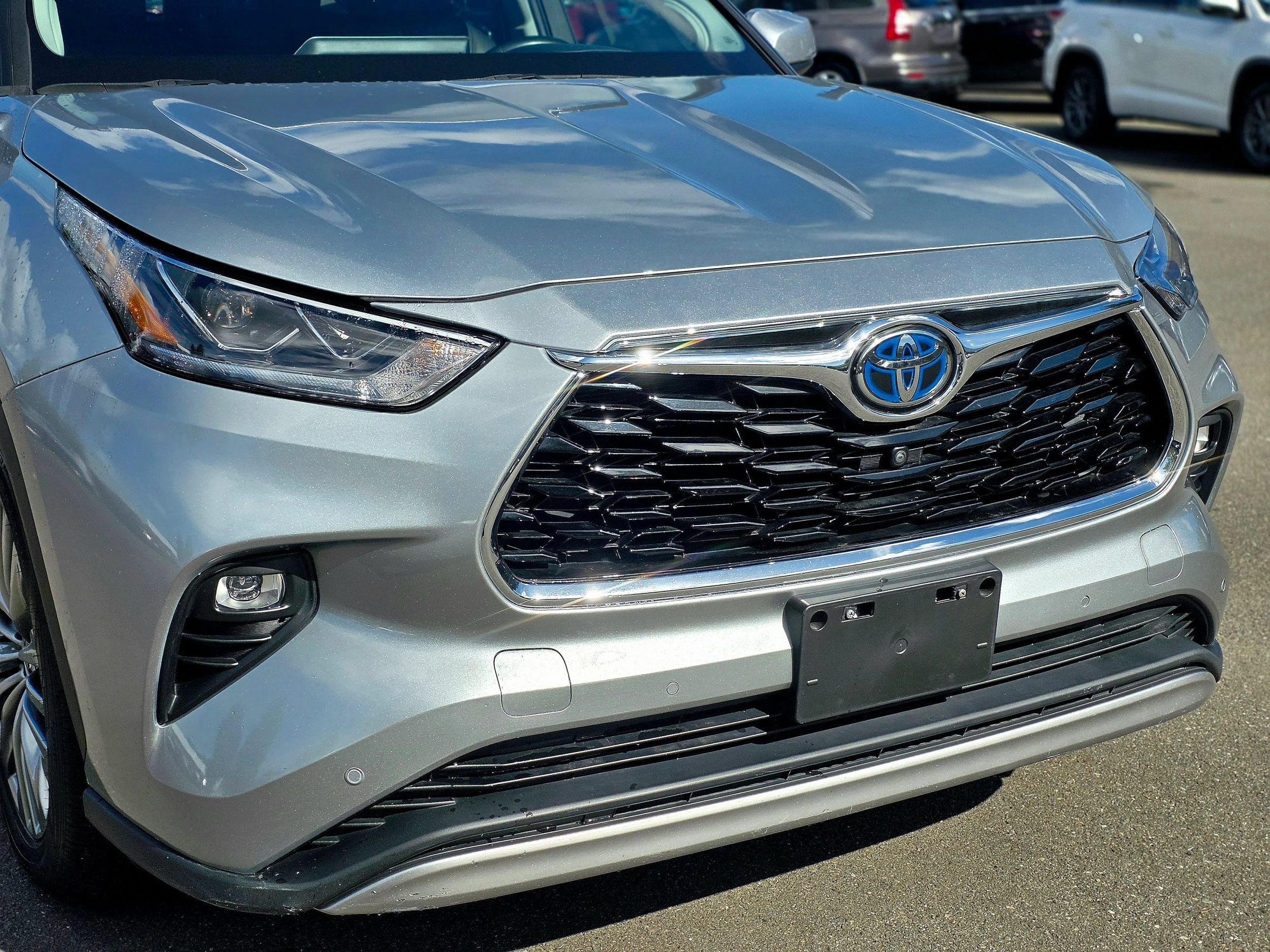 Used 2021 Toyota Highlander Platinum AWD/4WD image 2