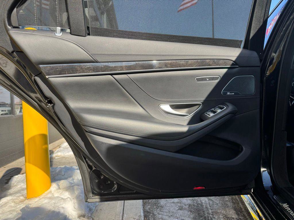 Used 2019 Mercedes-Benz S 560 4MATIC Sedan w/ AMG Line Exterior image 35