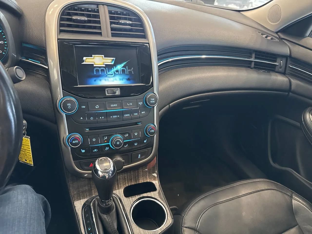 Used 2015 Chevrolet Malibu LT w/ Leather Package FWD image 23