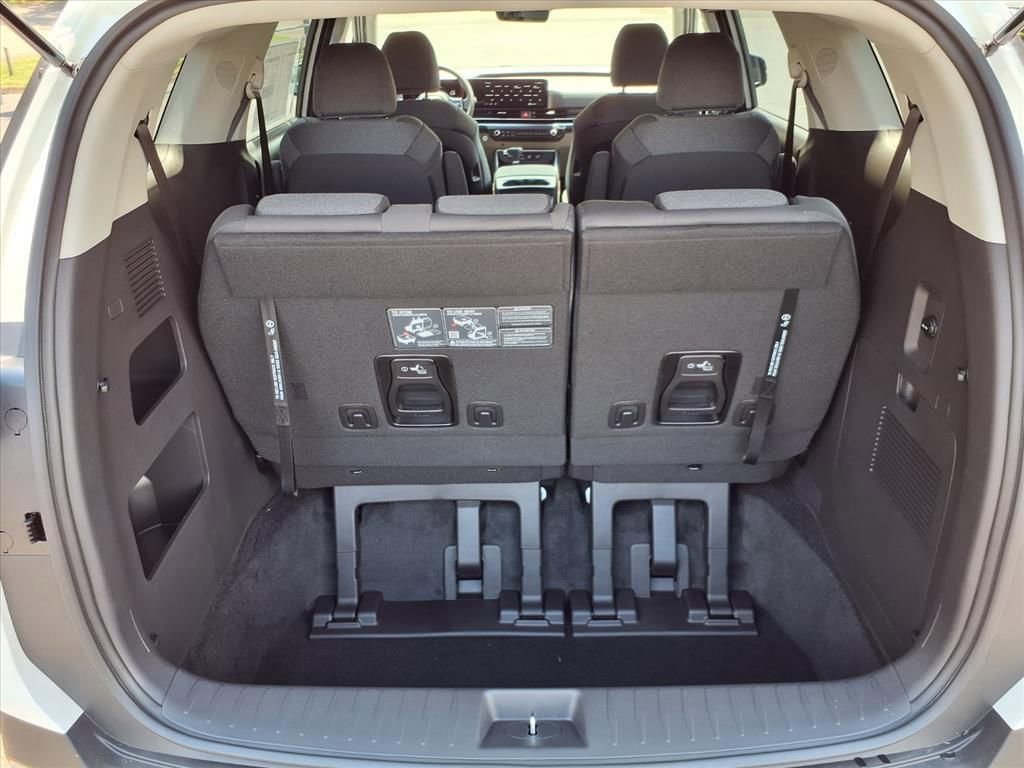 New 2026 Kia Carnival LX image 25