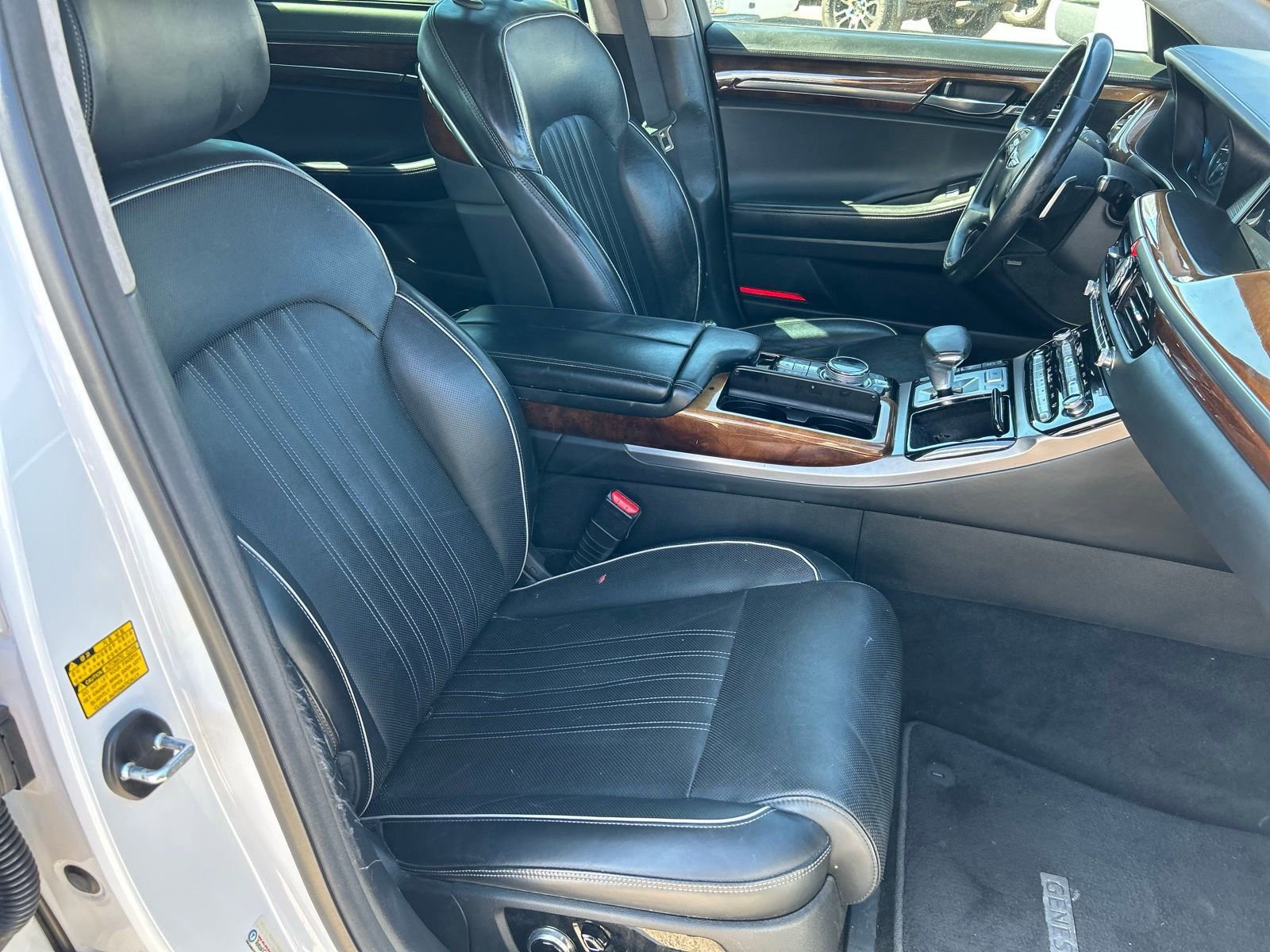 Used 2017 Genesis G90 3.3T Premium image 12