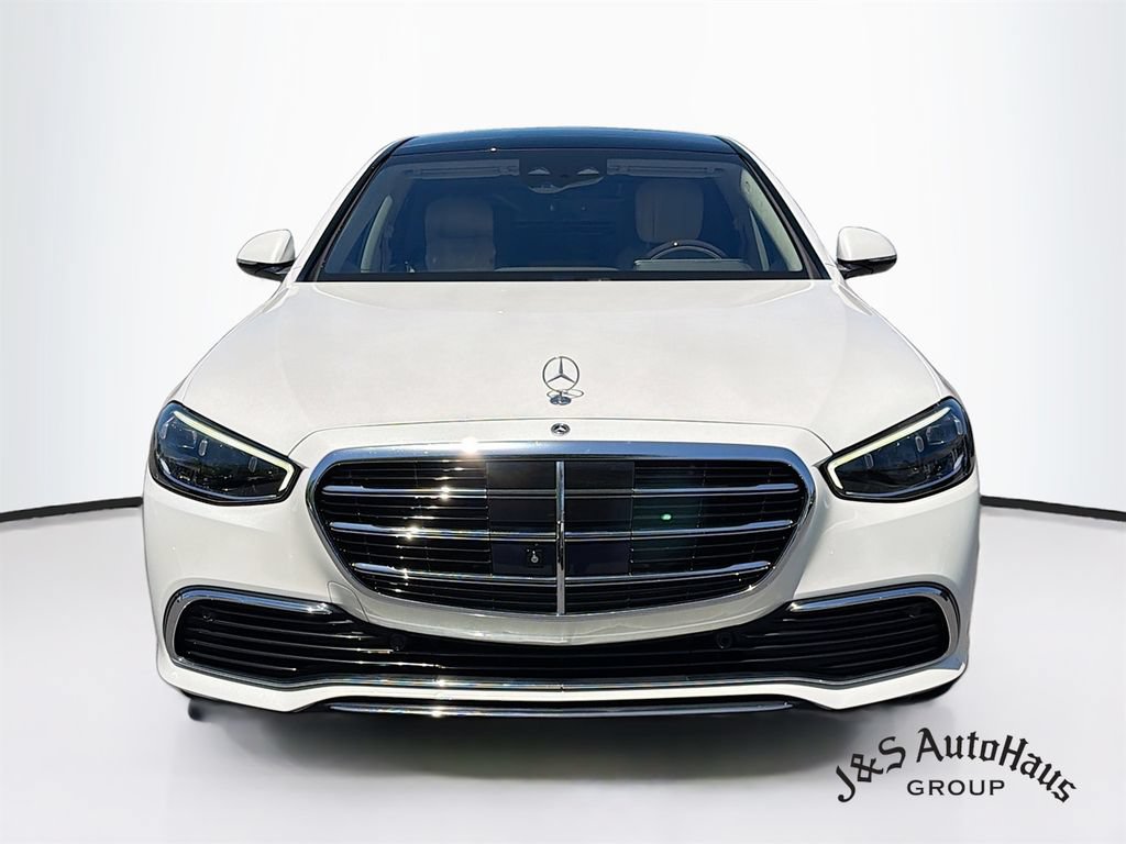 Used 2022 Mercedes-Benz S 580 4MATIC Sedan image 2