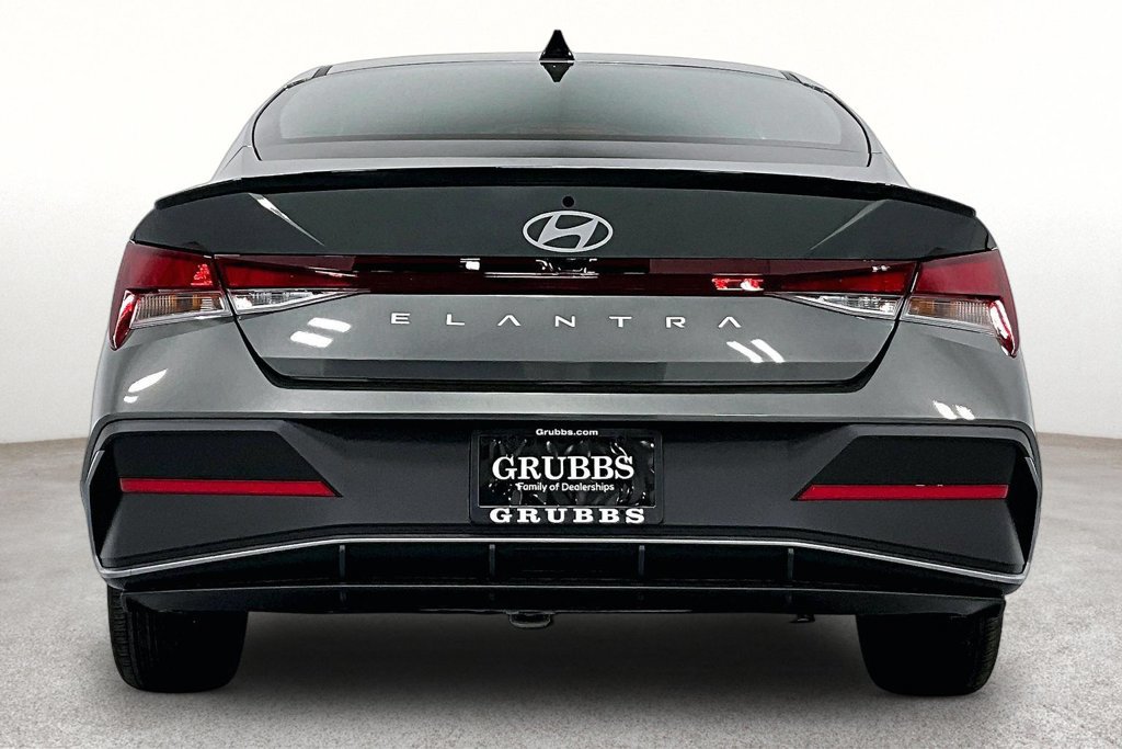 New 2026 Hyundai Elantra SEL Sport FWD image 4