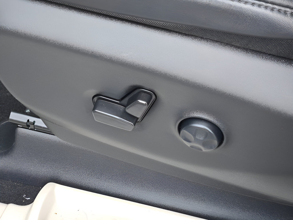 Used 2023 Chrysler Pacifica Touring-L FWD image 28