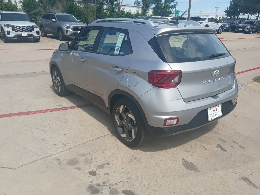 Used 2025 Hyundai Venue SEL FWD image 8