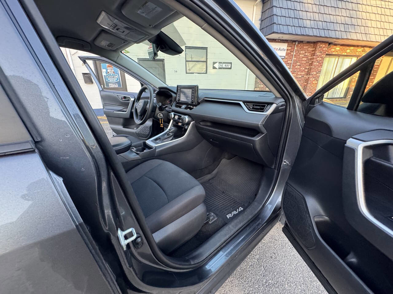Used 2020 Toyota RAV4 LE image 56