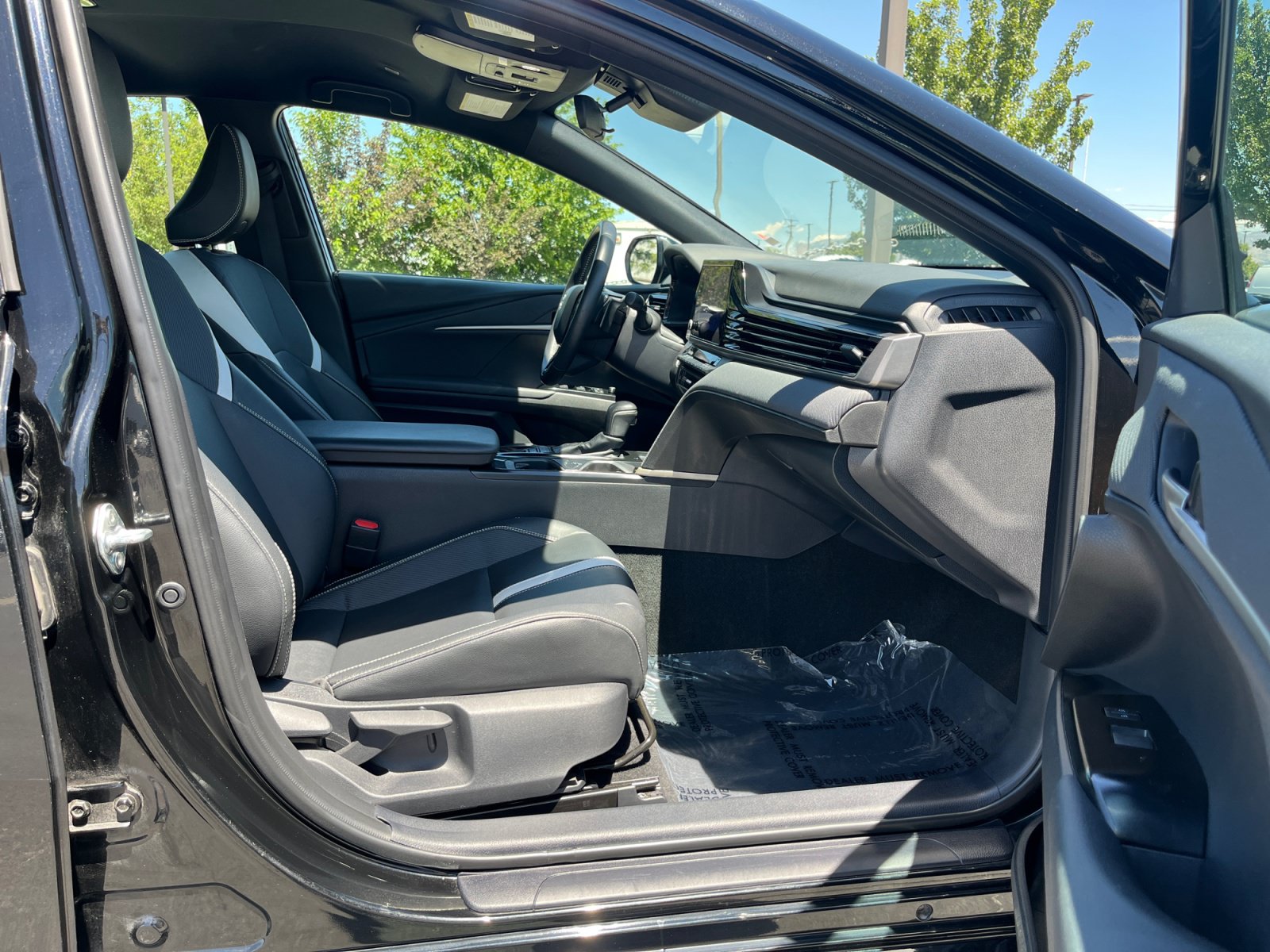 Used 2025 Toyota Camry SE FWD image 28