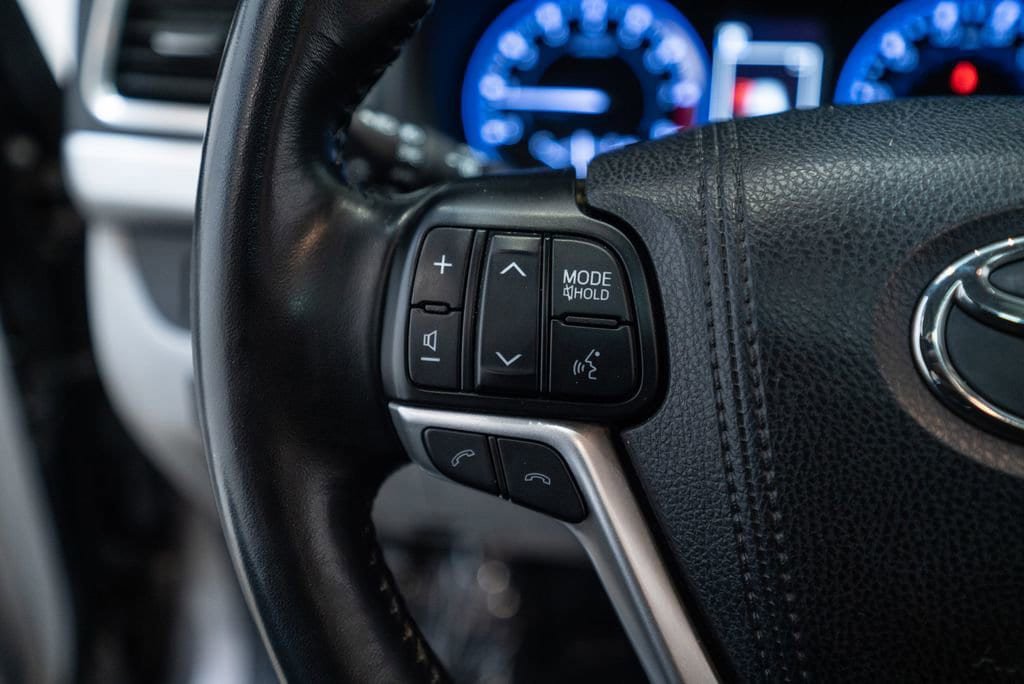 Used 2018 Toyota Highlander XLE AWD/4WD image 19