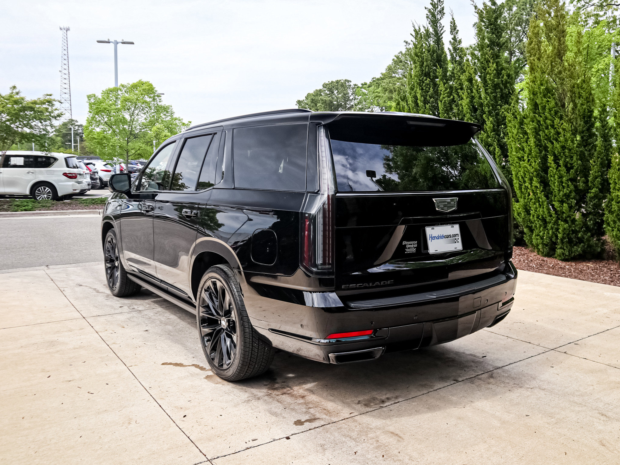 Used 2025 Cadillac Escalade Sport Platinum w/ LPO, ONYX Package image 8