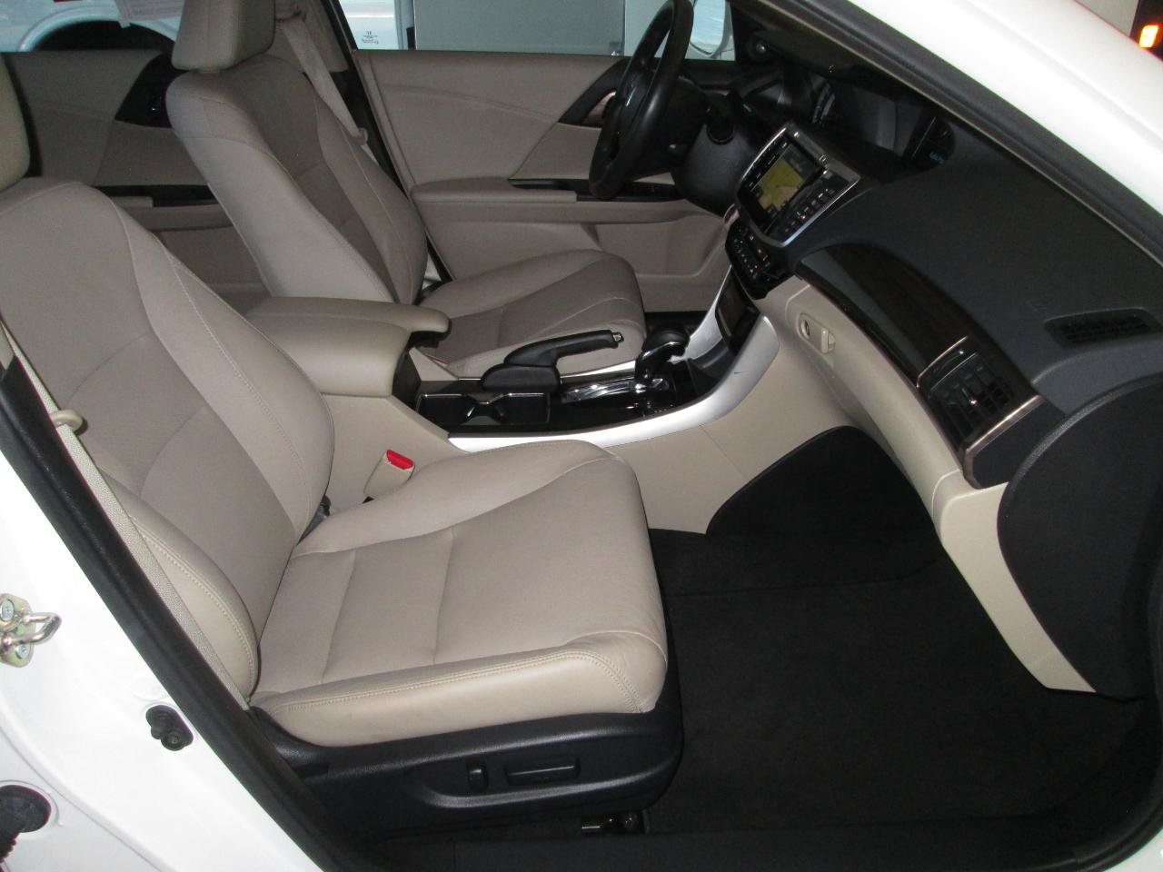 Used 2017 Honda Accord EX-L image 4