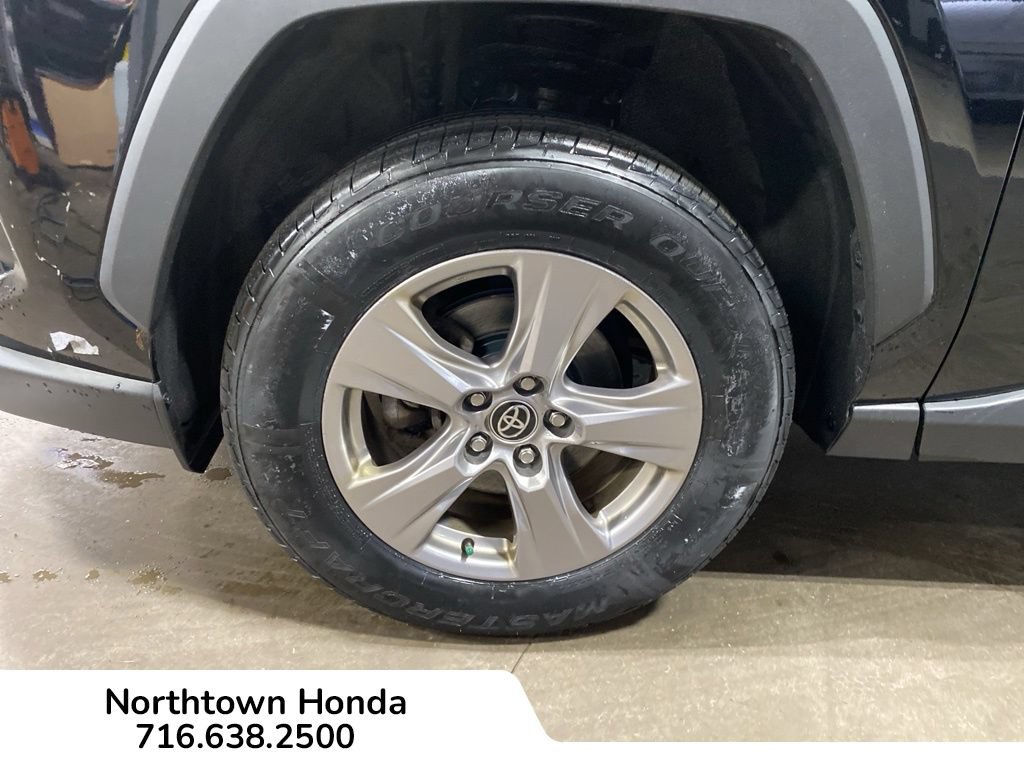 Used 2023 Toyota RAV4 XLE AWD/4WD image 17
