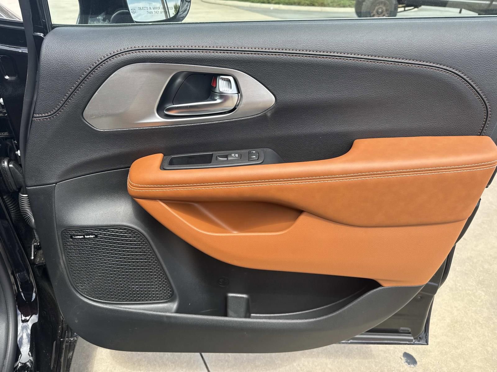 New 2026 Chrysler Pacifica Pinnacle image 14