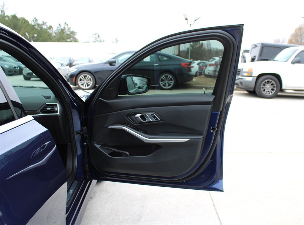Used 2020 BMW 330i Sedan w/ Convenience Package RWD image 35