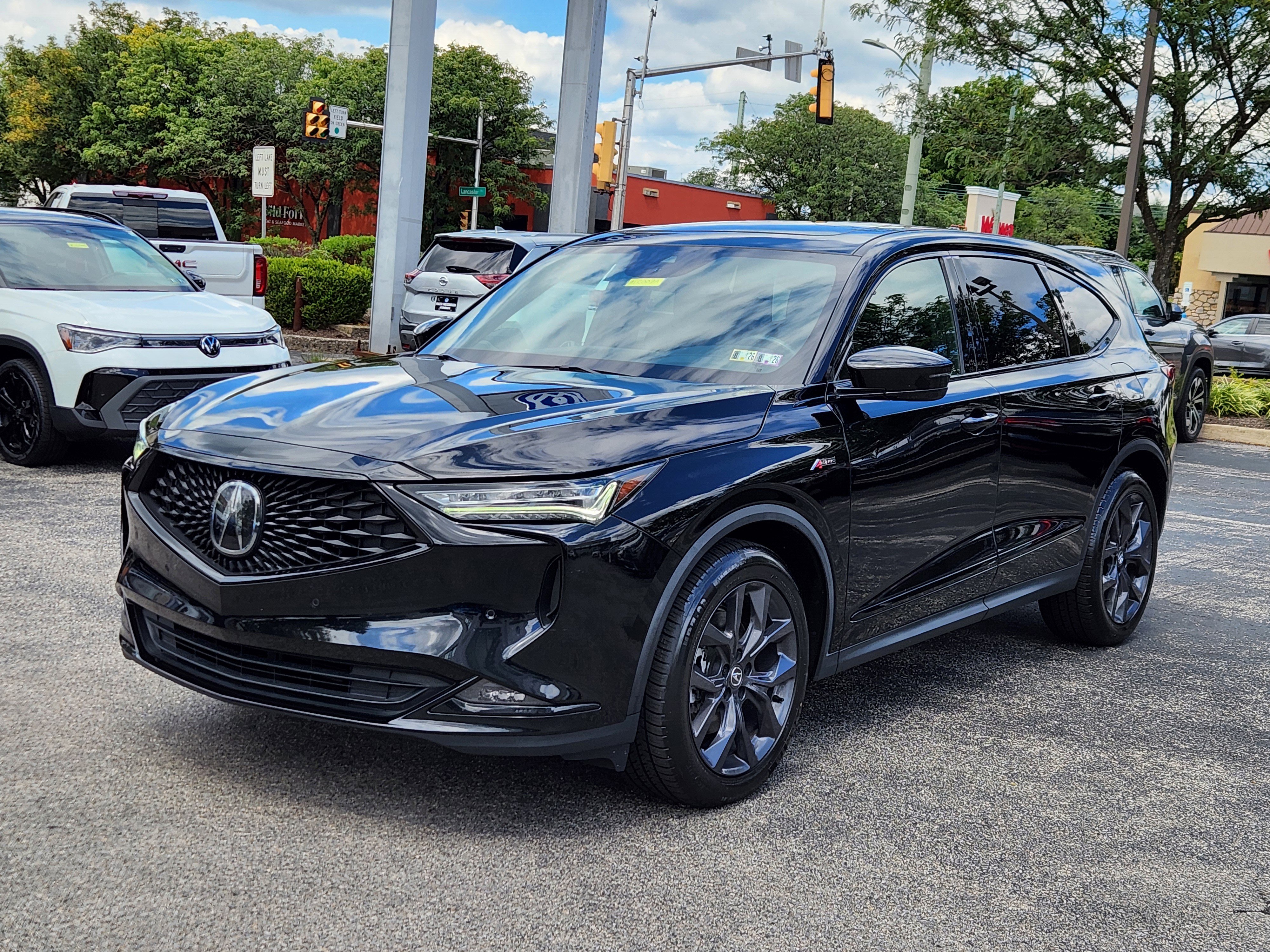 Used 2023 Acura MDX A-Spec image 2