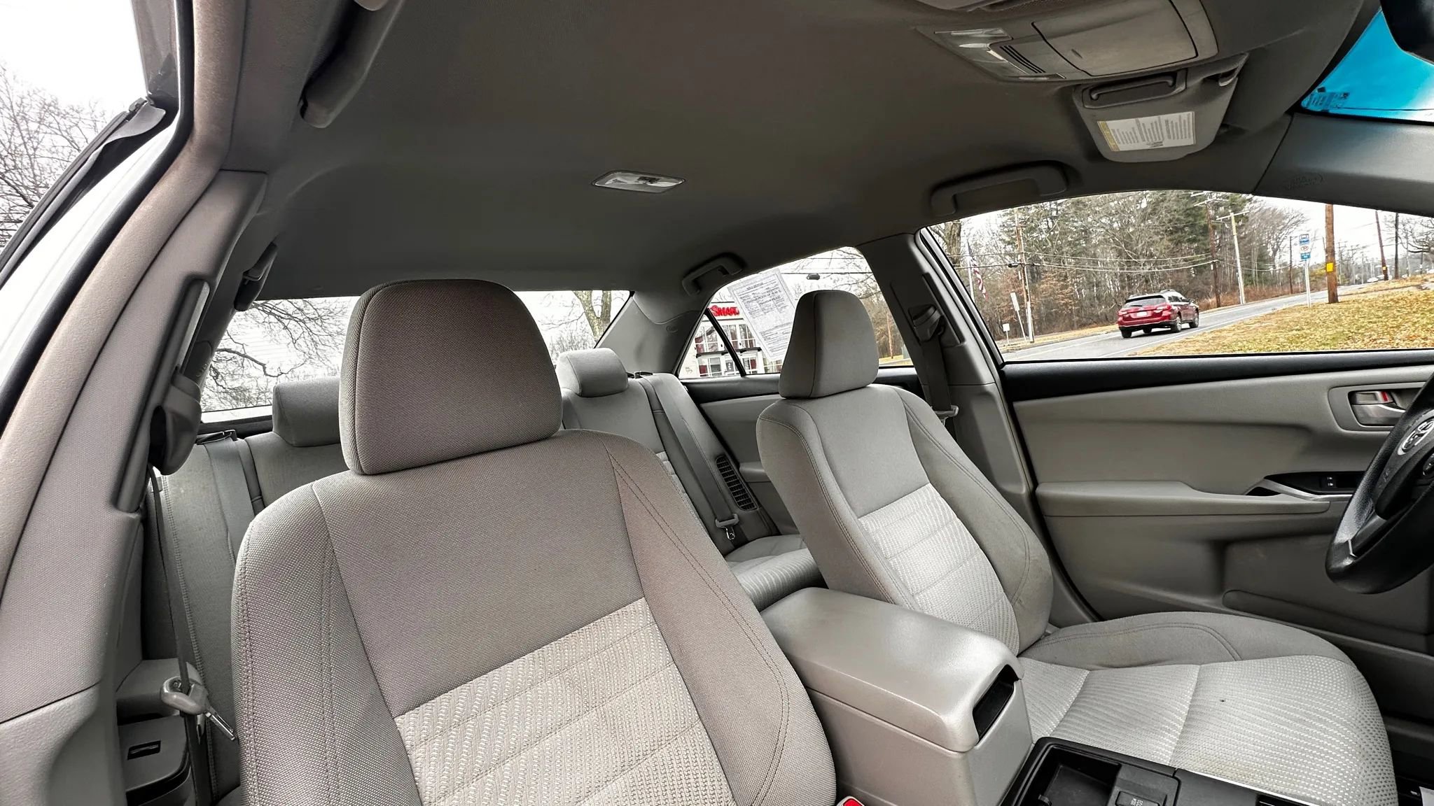 Used 2015 Toyota Camry LE image 28