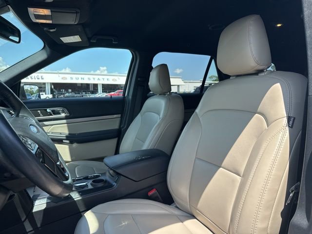 Used 2019 Ford Explorer XLT w/ Equipment Group 202A FWD image 9