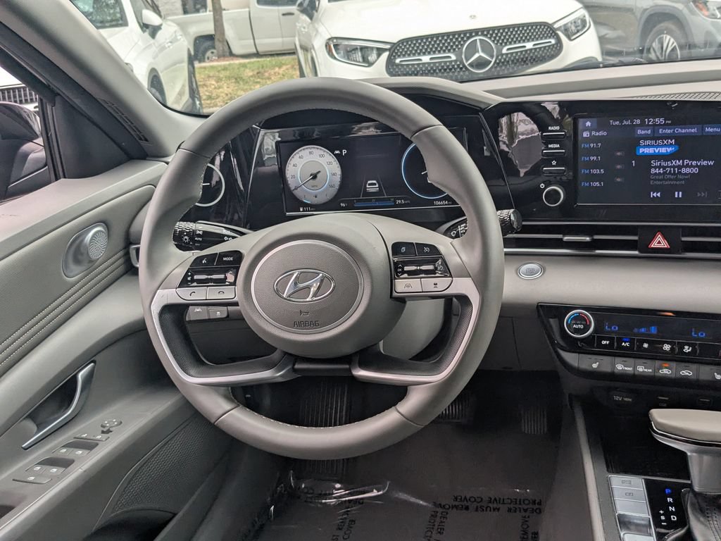 Used 2021 Hyundai Elantra SEL w/ Convenience + Premium Package FWD image 3