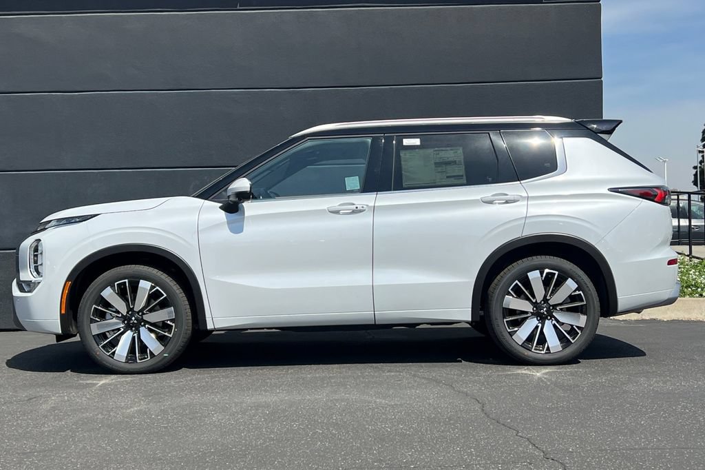 New 2026 Mitsubishi Outlander SEL FWD image 8