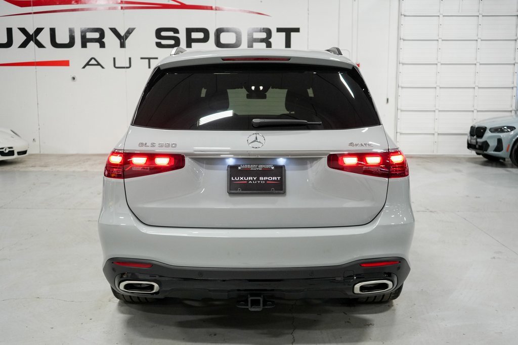 Used 2024 Mercedes-Benz GLS 580 4MATIC image 4
