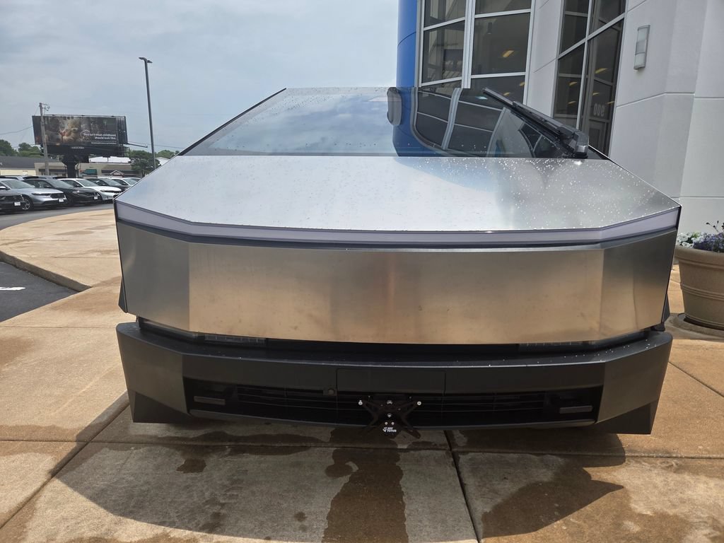 Used 2024 Tesla Cybertruck AWD Crew Cab image 2