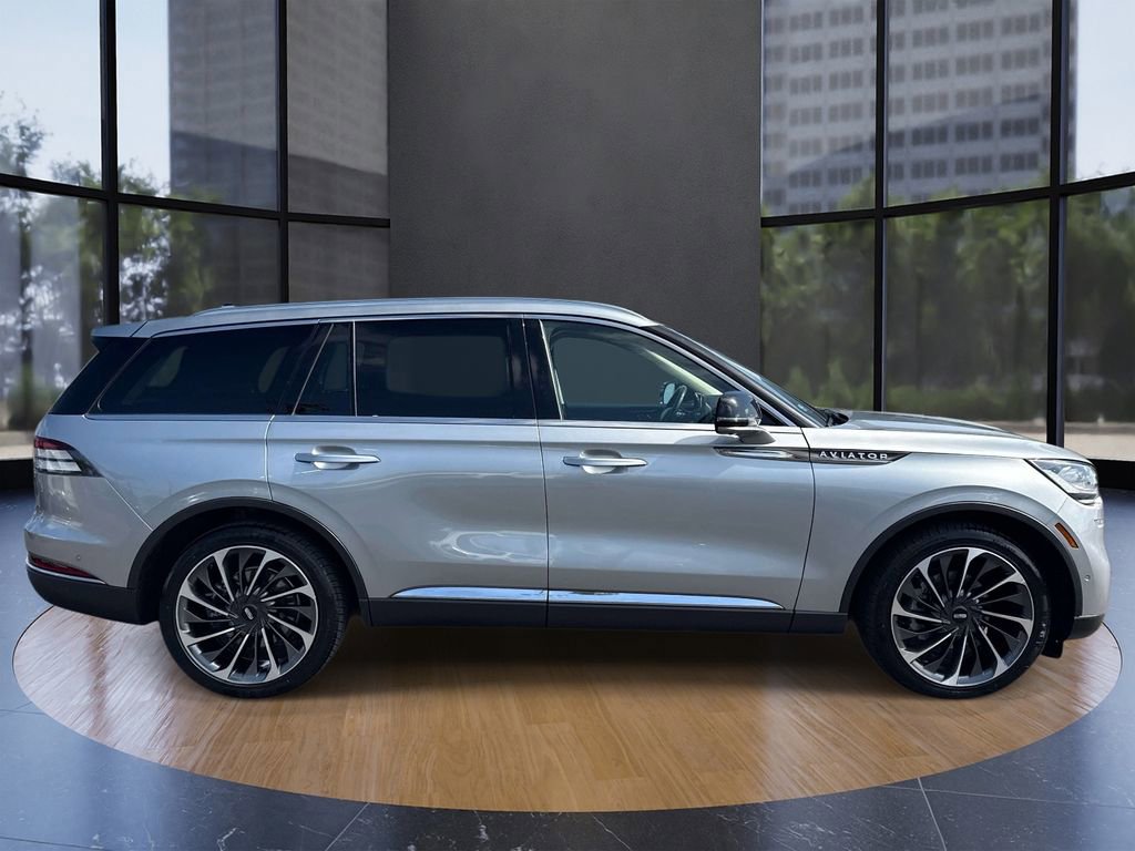 Certified 2023 Lincoln Aviator Reserve w/ Equipment Group 201A image 2