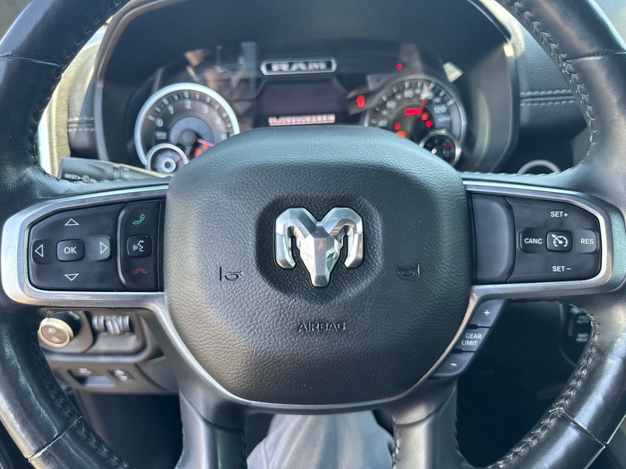 Used 2020 RAM 1500 Laramie w/ Sport Appearance Package AWD/4WD image 10