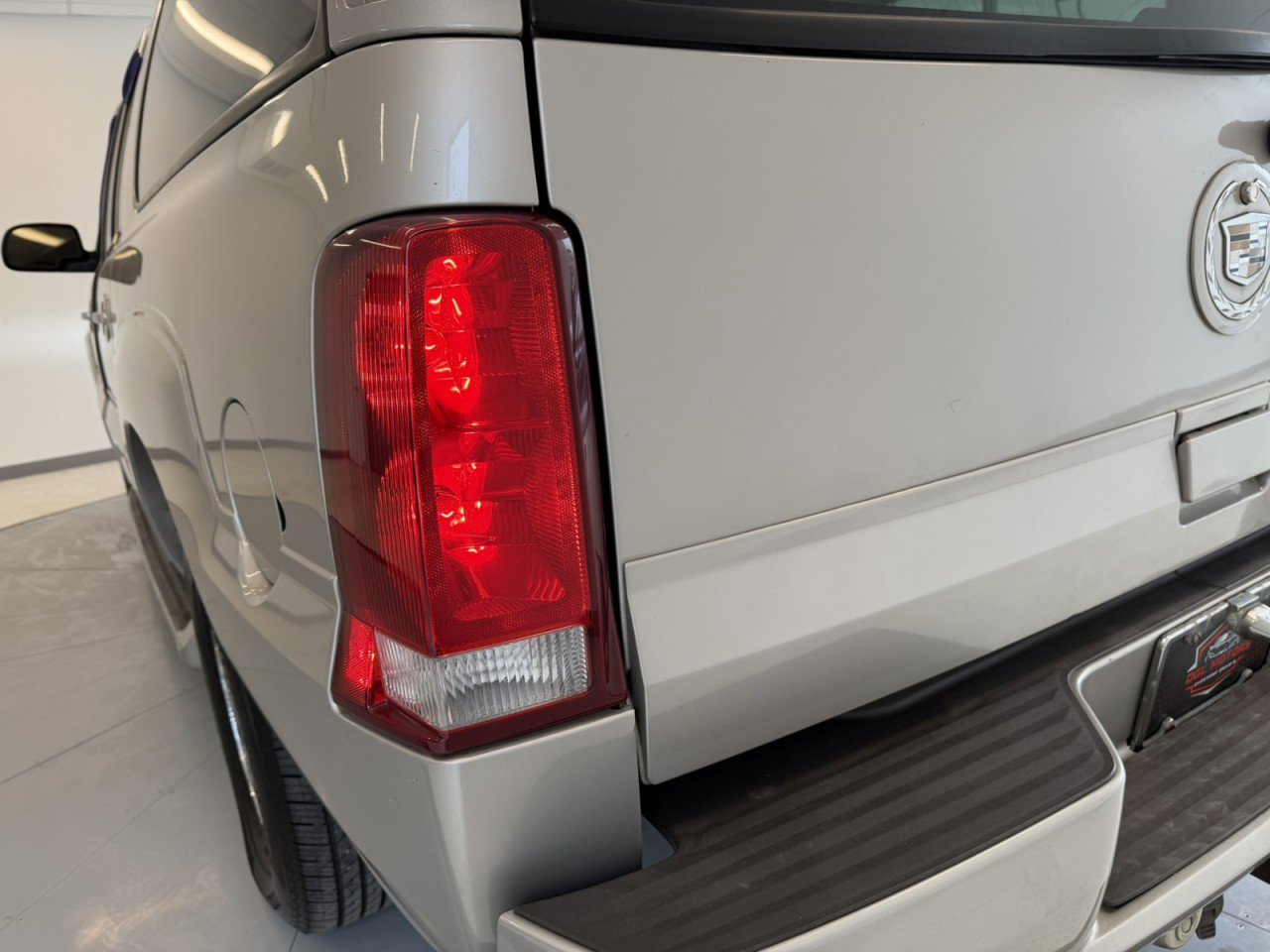 Used 2004 Cadillac Escalade ESV AWD image 27