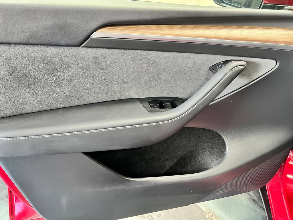 Used 2025 Tesla Model Y Long Range AWD/4WD image 24