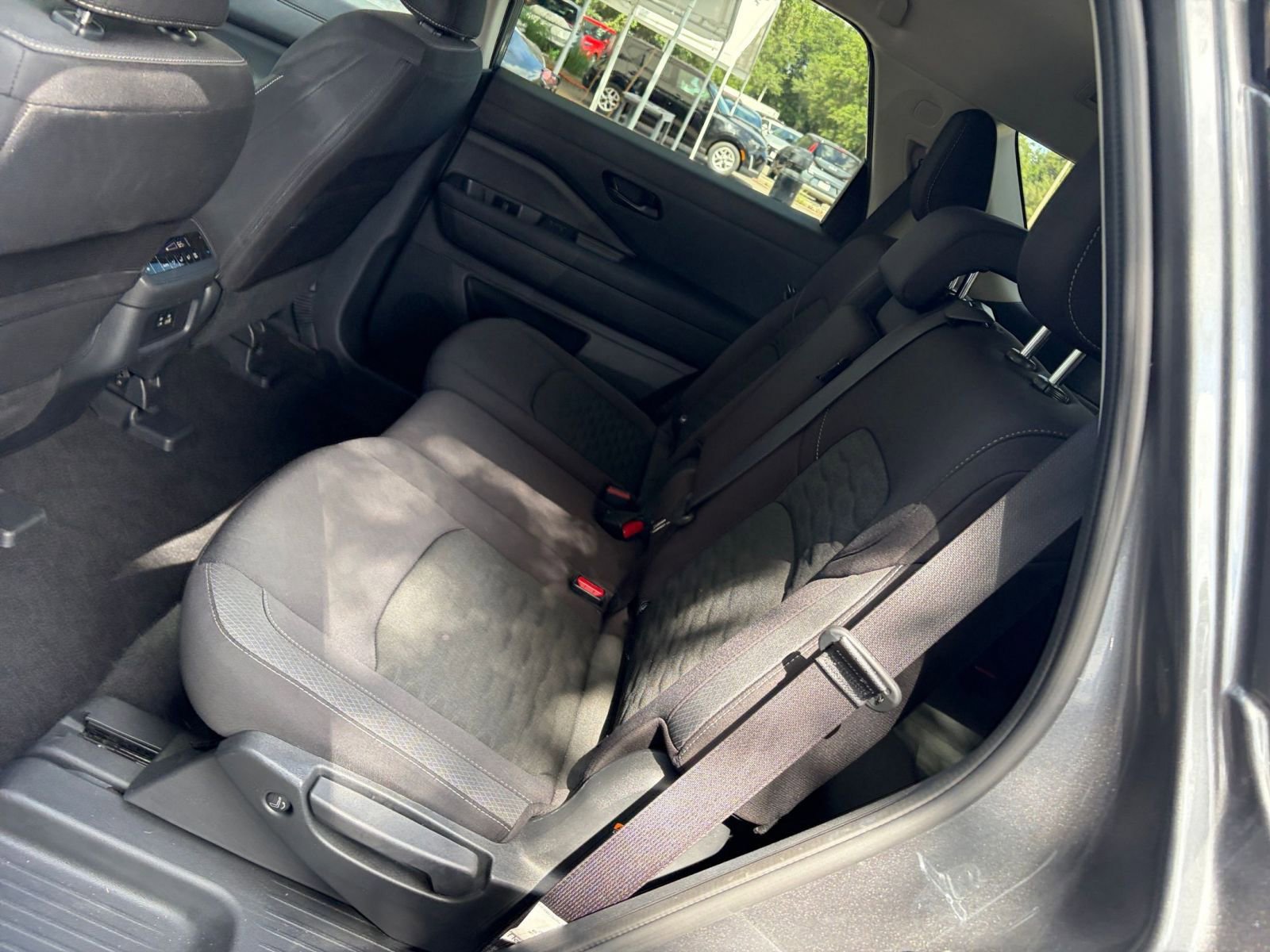Used 2025 Nissan Pathfinder SV FWD image 42