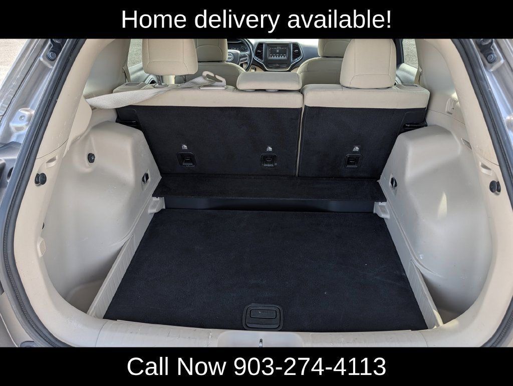 Used 2019 Jeep Cherokee Latitude w/ Cold Weather Group FWD image 29
